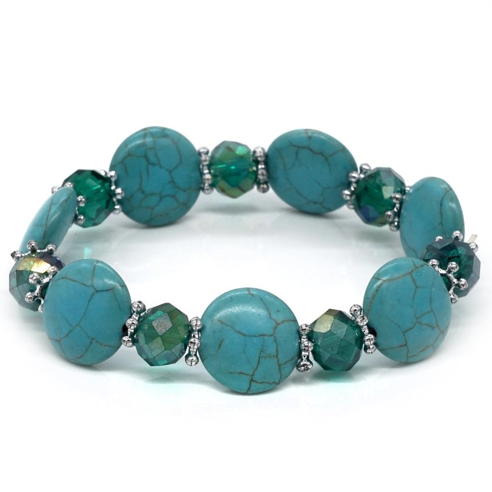 Blue disc cut bead bracelet with green crystals. OS